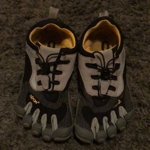 Women’s 38 Black/Grey Vibram Fivefingers